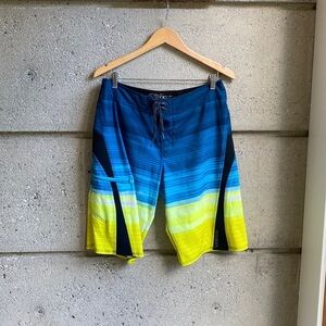 Sz 32 O’Neill SuperFreak Tech Boardshorts